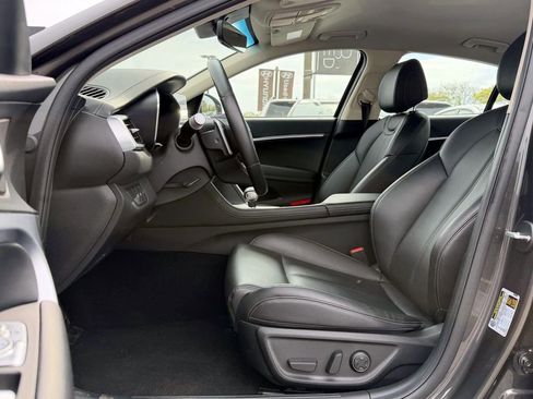Certified 2025 Genesis G70 2.5T AWD/4WD image 10