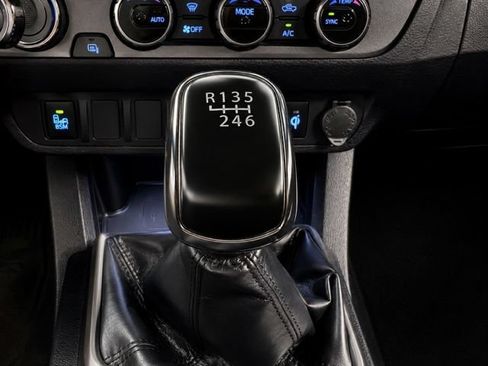 Used 2018 Toyota Tacoma TRD Pro AWD/4WD image 32