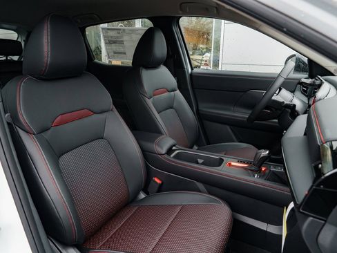 New 2026 Nissan Kicks SR image 25