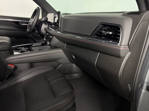 Used 2025 Chevrolet Suburban RST image 30