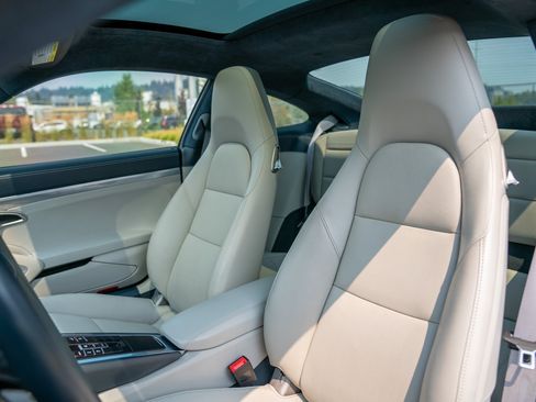 Certified 2017 Porsche 911 Carrera RWD image 5