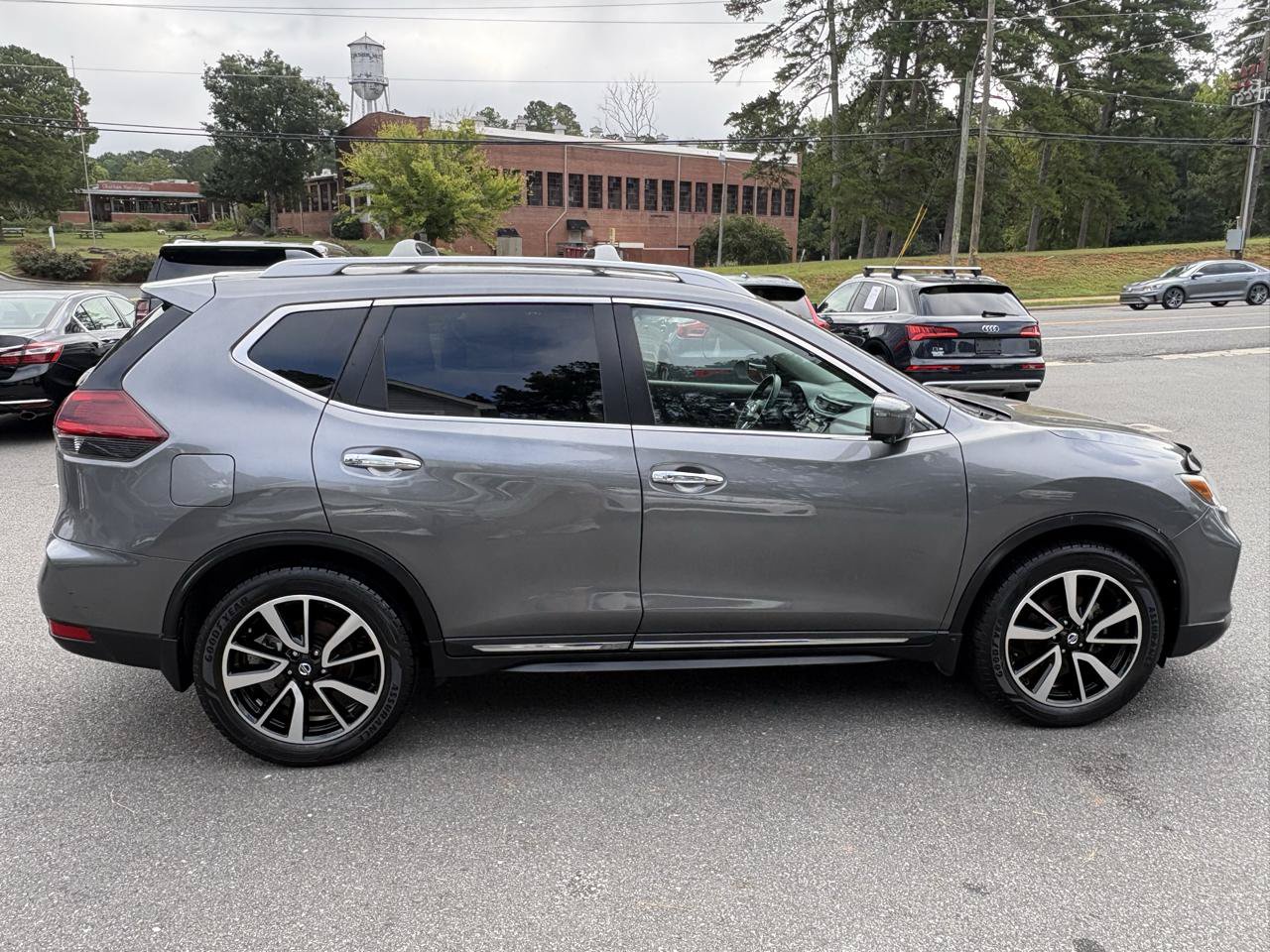 Used 2019 Nissan Rogue SL w/ Premium Package FWD image 6