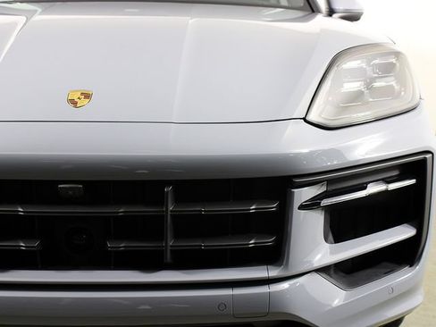 Certified 2026 Porsche Cayenne S AWD/4WD image 11
