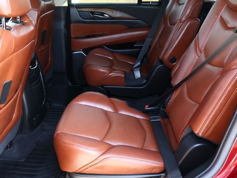 Used 2020 Cadillac Escalade Premium Luxury w/ Escalade Sport Edition image 28