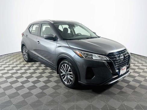 Used 2023 Nissan Kicks SV w/ Interior Electronics Package FWD image 3