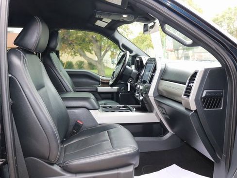 Used 2022 Ford F250 Lariat w/ Chrome Package image 11