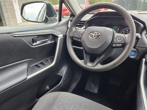 Used 2021 Toyota RAV4 XLE w/ Convenience Package image 9