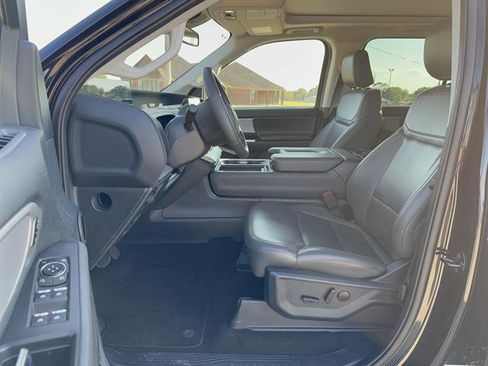 Used 2025 Ford Expedition Active image 8