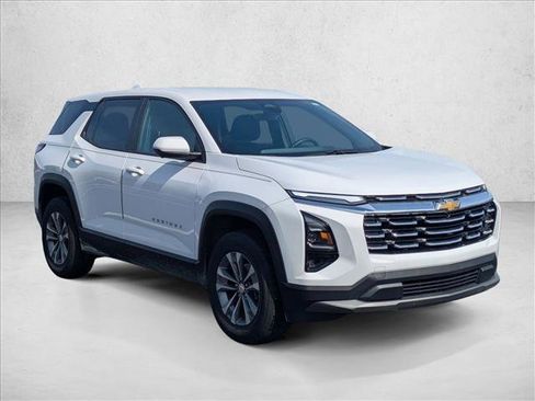 Used 2025 Chevrolet Equinox LT w/ Safety and Technology Package FWD image 3