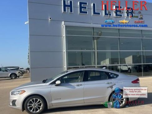 Used 2019 Ford Fusion SE FWD image 1