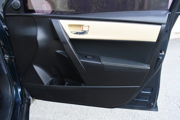 Used 2017 Toyota Corolla LE w/ Carpet Mat Package (TMS) FWD image 23