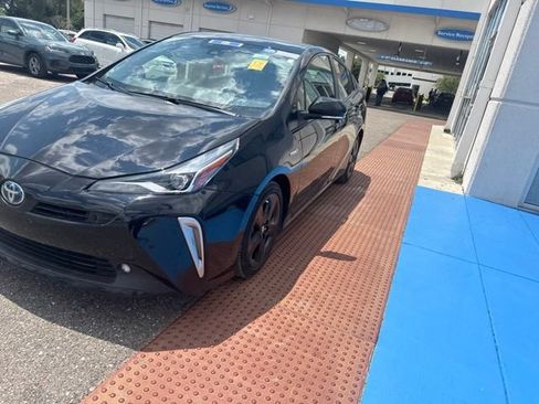 Used 2022 Toyota Prius XLE FWD image 6