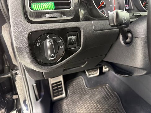 Used 2017 Volkswagen GTI SE image 16