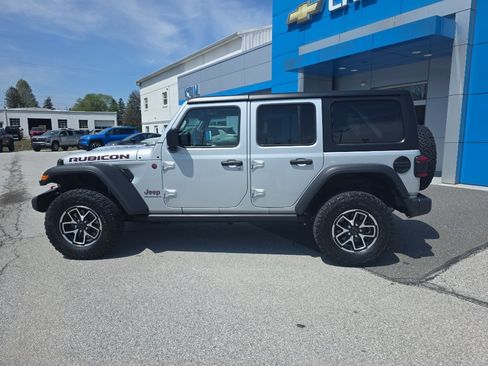 Used 2024 Jeep Wrangler Unlimited Rubicon AWD/4WD image 22