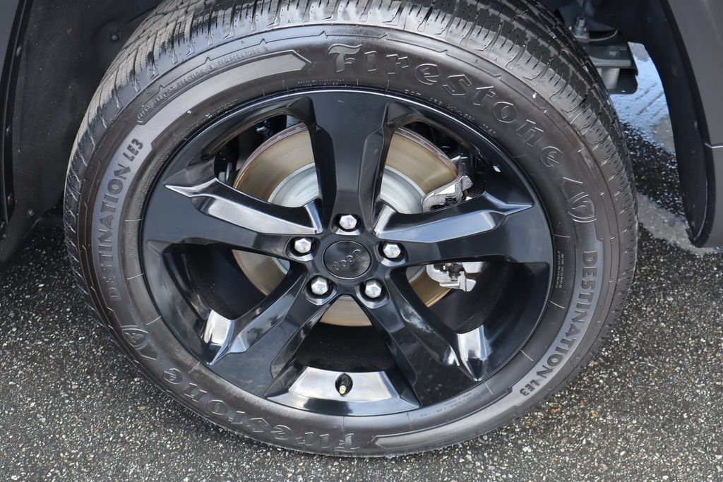 Used 2024 Jeep Grand Cherokee L Altitude RWD image 13