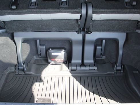 Certified 2026 Toyota Sienna XLE FWD image 27