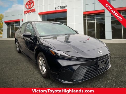 Used 2025 Toyota Camry LE FWD image 1