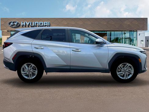 New 2026 Hyundai Tucson SE image 9