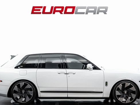 Used 2020 Rolls-Royce Cullinan Black Badge image 7