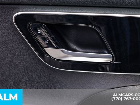 Used 2025 Mercedes-Benz C 300 Sedan image 49