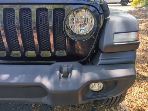 Used 2022 Jeep Wrangler Sport AWD/4WD image 11