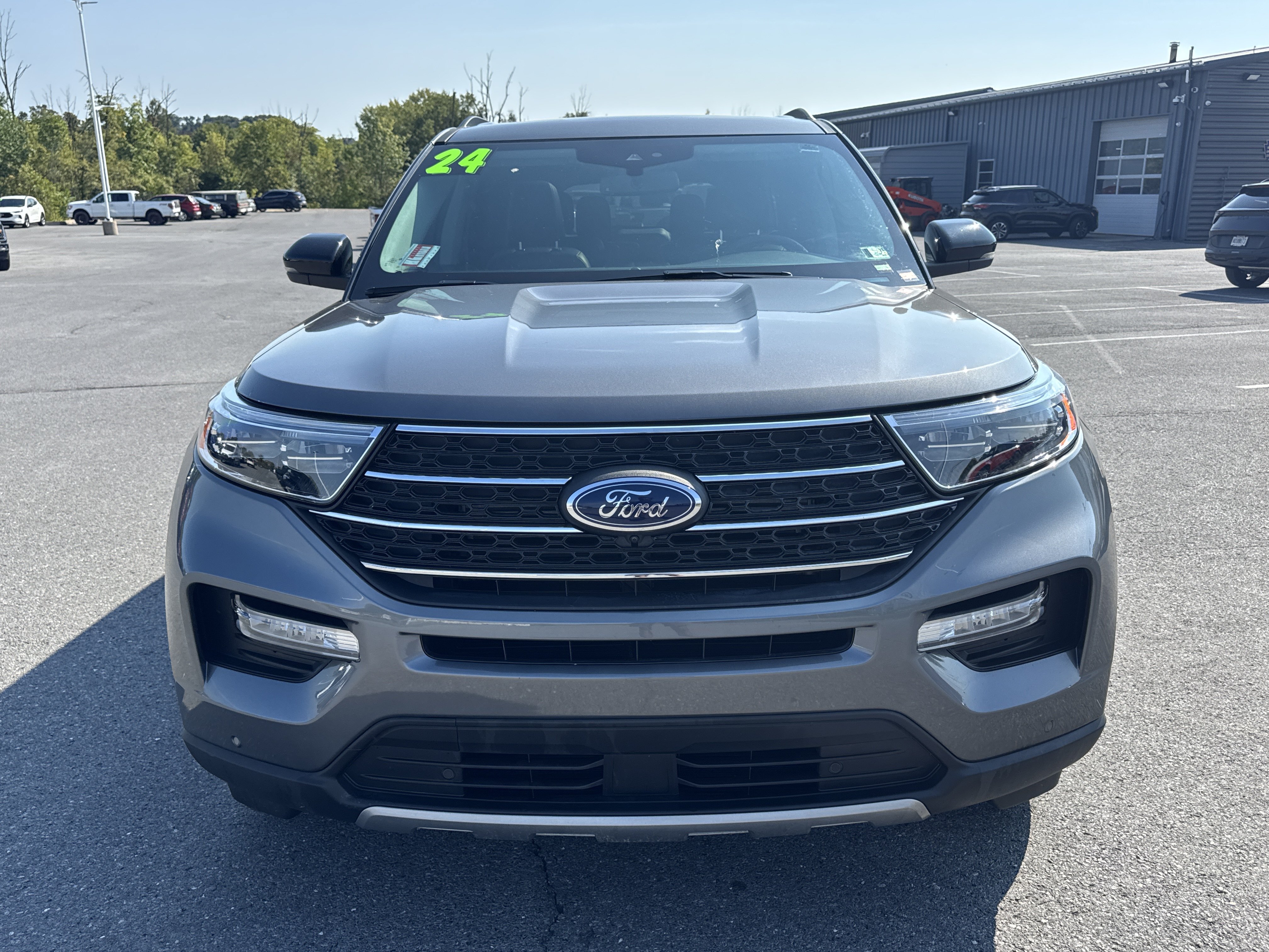 Used 2024 Ford Explorer XLT w/ Equipment Group 202A AWD/4WD image 9