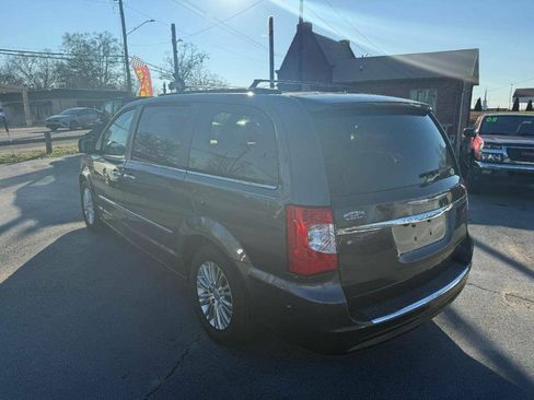 Used 2015 Chrysler Town & Country Touring-L w/ Driver Convenience Group FWD image 6