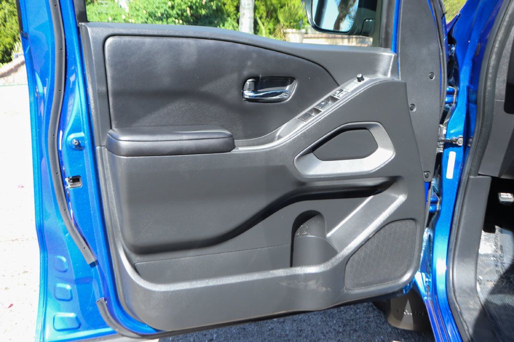 Used 2025 Nissan Frontier SV RWD image 15