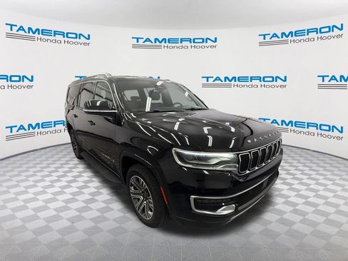 Used 2024 Jeep Wagoneer L Series II w/ Flexible Seating Group RWD image 7