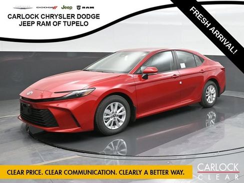Used 2025 Toyota Camry LE w/ Convenience Package FWD image 9