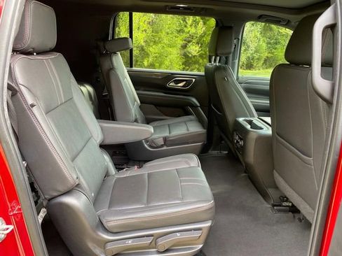 Used 2022 Chevrolet Suburban RST w/ Sport Performance Package AWD/4WD image 33