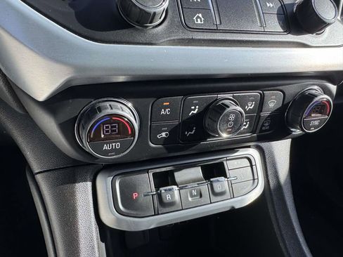 Used 2020 GMC Acadia SLE image 24