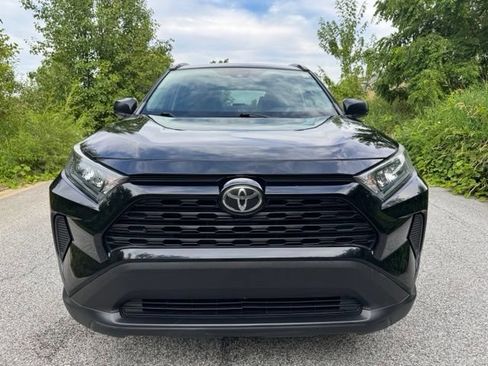 Used 2020 Toyota RAV4 LE AWD/4WD image 3