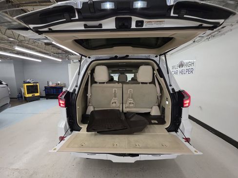 Used 2017 Lexus LX 570 4WD w/ Luxury Package image 22