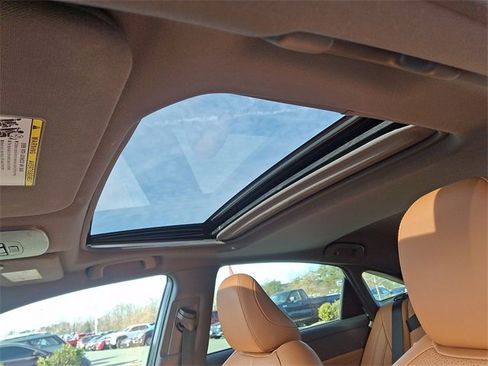 Used 2021 Toyota Avalon Limited image 14