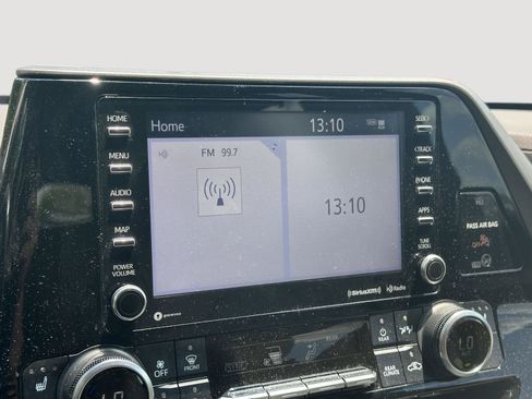 Used 2022 Toyota Highlander XLE FWD image 11