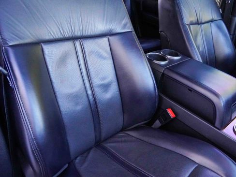 Used 2017 Lincoln Navigator Select image 13