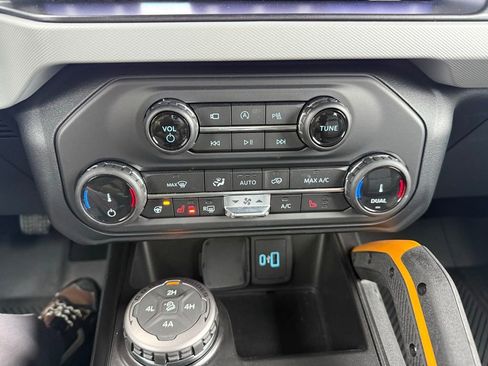 Used 2022 Ford Bronco Badlands image 23