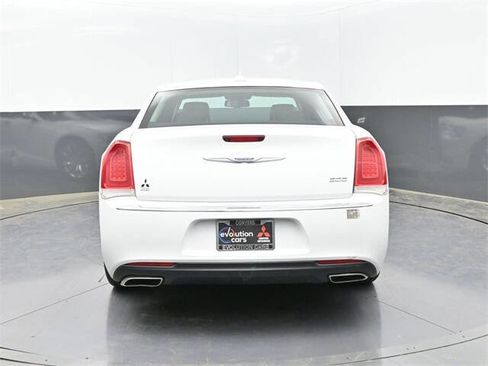 Used 2020 Chrysler 300 Limited image 18