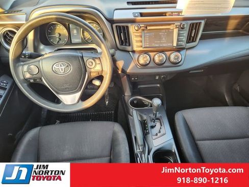 Used 2018 Toyota RAV4 LE image 27