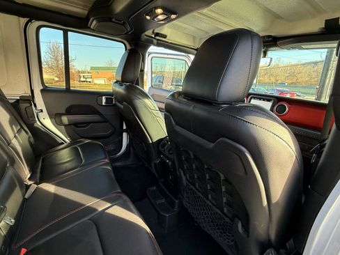 Used 2019 Jeep Wrangler Unlimited Rubicon w/ Dual Top Group image 39