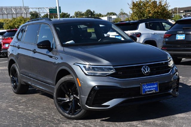 Certified 2023 Volkswagen Tiguan SE R-Line AWD/4WD image 2