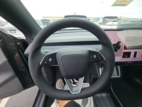 Used 2026 Tesla Model Y 2WD image 7