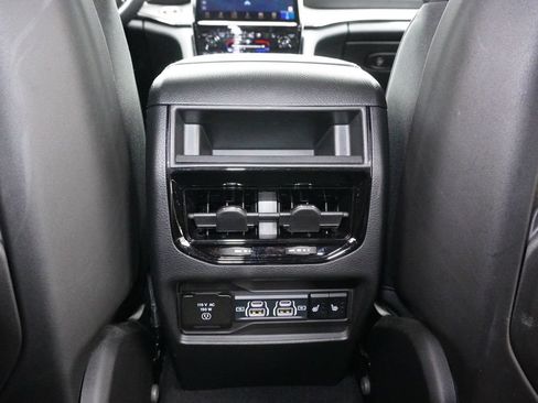 Used 2024 Jeep Grand Cherokee Overland w/ Luxury Tech Group IV AWD/4WD image 29