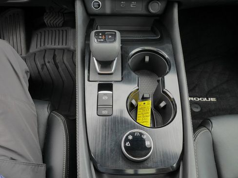 Used 2023 Nissan Rogue SL AWD/4WD image 31