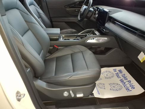 Used 2025 Lincoln Nautilus Premier w/ Jet Appearance Package image 8