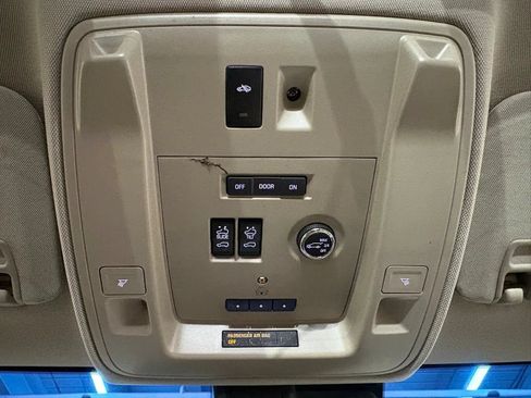 Used 2016 Cadillac Escalade Luxury AWD/4WD image 35