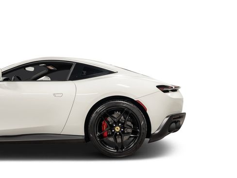 Used 2022 Ferrari Roma image 19
