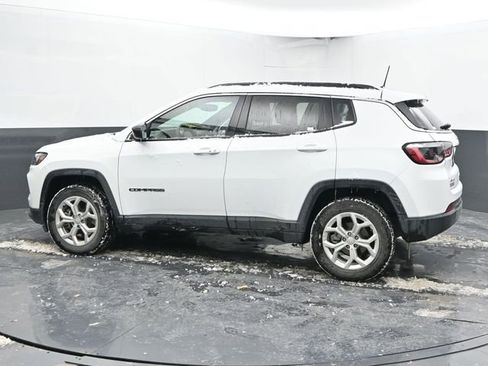 Used 2024 Jeep Compass Latitude image 52