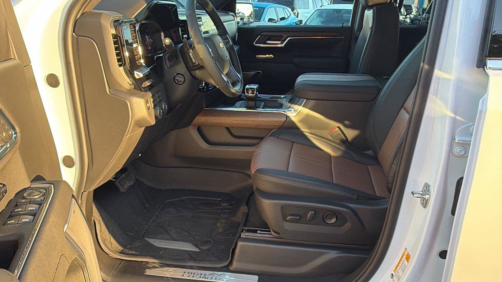 New 2026 Chevrolet Silverado 1500 High Country w/ High Country Premium Package AWD/4WD image 17